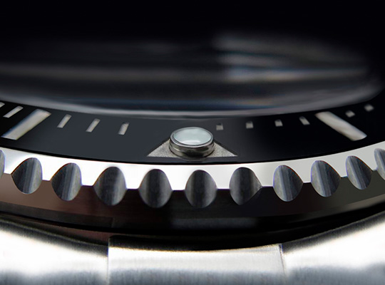 Saphirglas und Keramiklünette einer Rolex im Detail