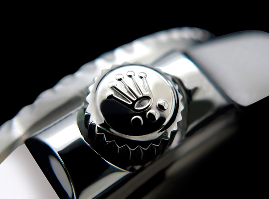 Verschraubte Aufzugskrone mit Rolex-Logo
